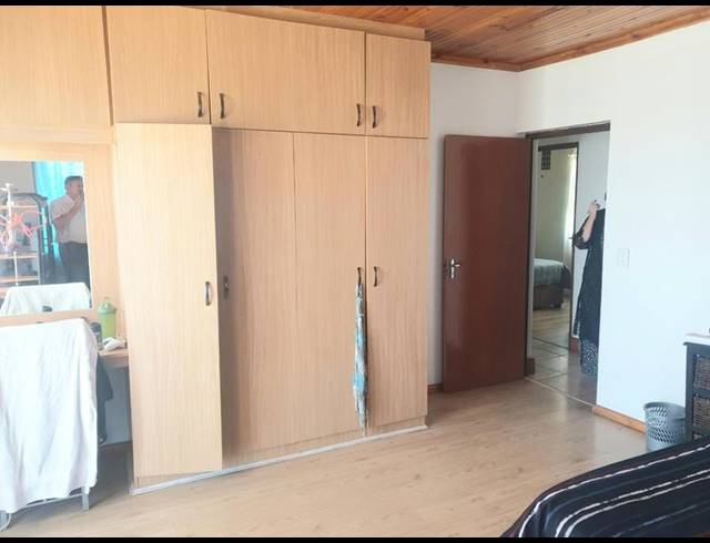 6 BEDROOM HOUSE FOR SALE IN CALYPSO BEACH